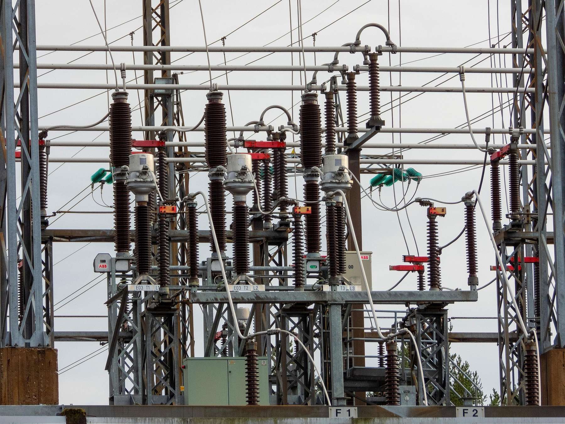 High-voltage substation equipment with insulators and switchgear